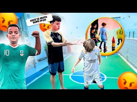 MEU IRMÃOZINHO TÁ MUITO PREGUIÇOSO NO FUTEBOL!! ?