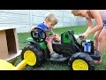 Download Lagu Melissa and baby Arthur unboxing and assembling New Tractor for Kids