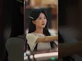 【全集】服务员女孩正对着鱼缸自言自语，谁料高冷总裁突然靠近，吓得她一口亲上他的喉结，瞬间让两人心跳失控！#短剧 #drama #反转 #豪门 #甜宠 #逆袭