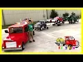 Download Lagu Mini Rollback trekt de aanhanger voor 2 auto's, de zwanenhalsaanhanger en de gemotoriseerde zit-op-gravedigger