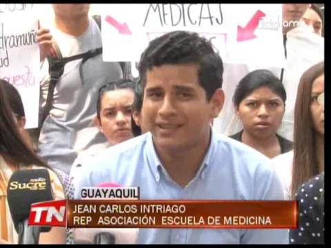 Estudiantes de medicina denuncian reducción de estipendio en internado