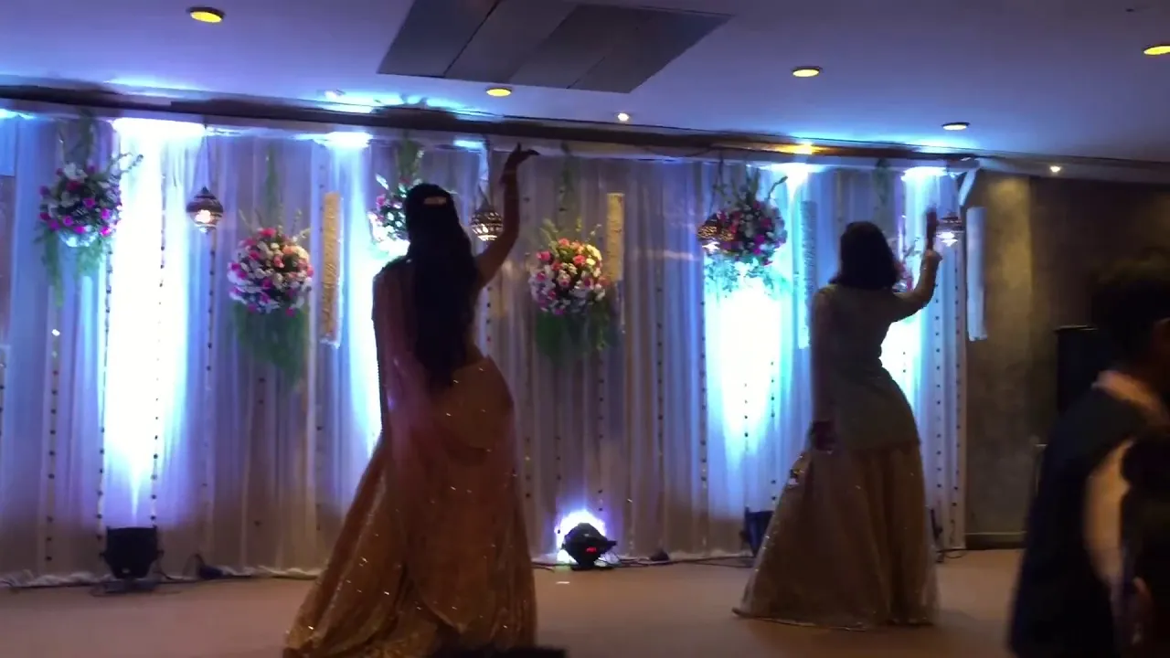 Bride And Her Sis | Rocking The Stage | O Meri Mummy Nu pasand ni tu