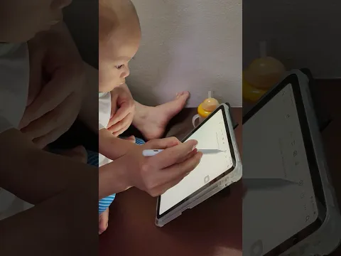 Em bé Bond học vẽ