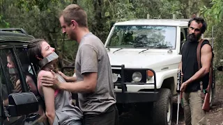 اصدقاء يخطفون بنات ويحبسوهن بالغابة للتسلية لكن النهاية مؤلمة 