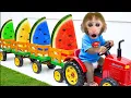 Download Lagu Monyet Bon Bon Imut memanen semangka di pertanian dan membuka telur kejutan yang seru