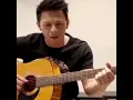 Download Lagu Ariel noah nyanyi lagu menghapus jejakmu sambil main gitar keren banget