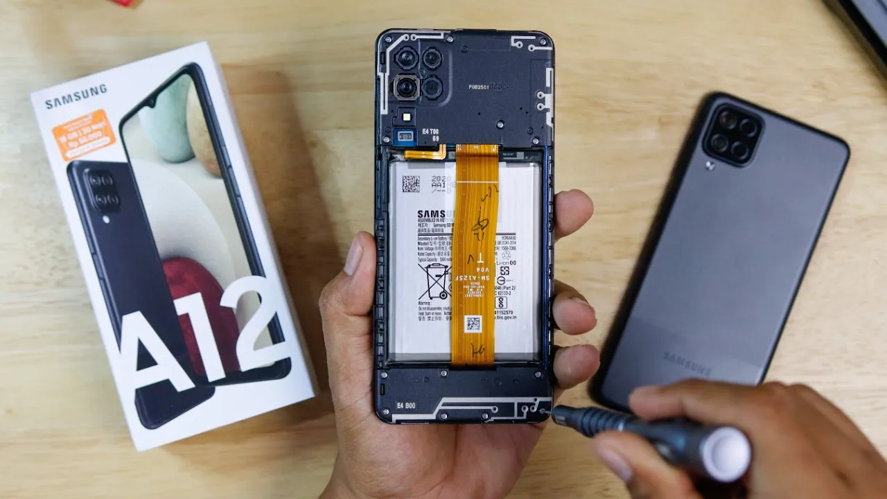 Dengan harga lebih murah dari S20 series, Samsung meluncurkan flagship terbarunya di dunia, yaitu S2. 