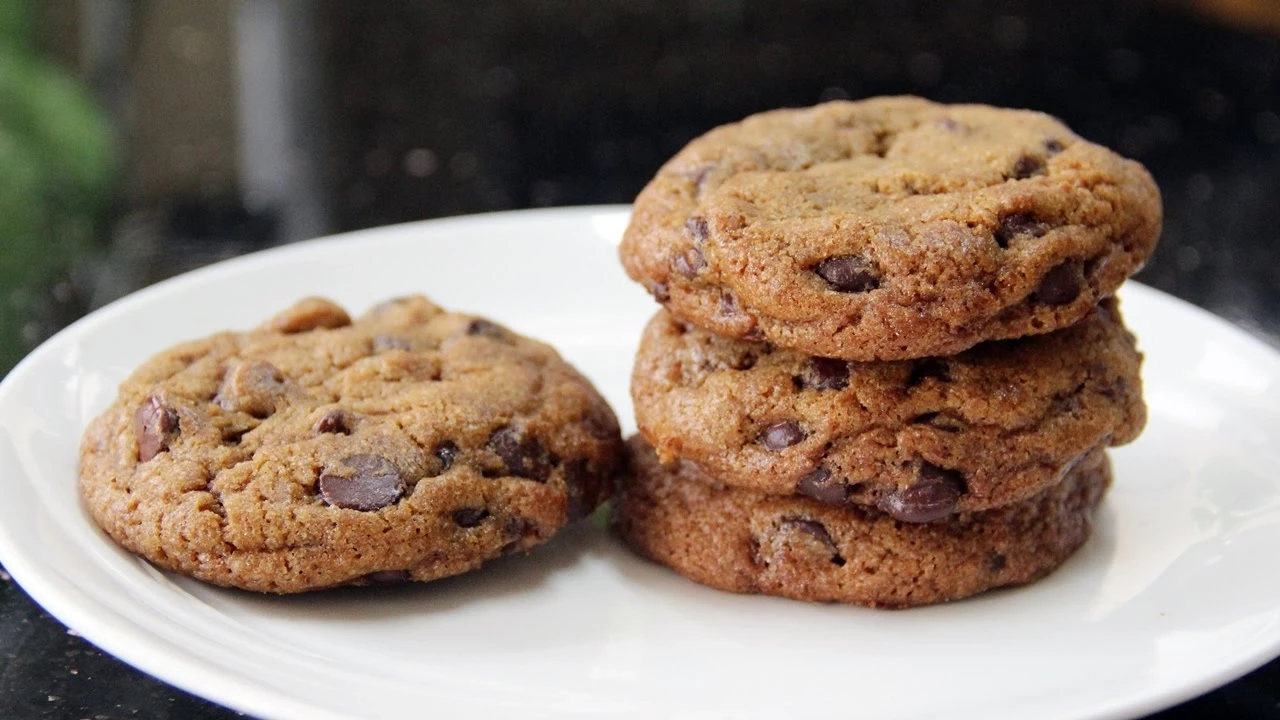 Ultimate Chocolate Chip Cookie - Subway Recreate - Recipe by ZaTaYaYummy
