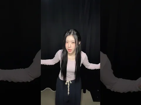 𝗵𝗶𝗱𝗲𝗮𝘄𝗮𝘆 🙈🙉 #ITZY #LIA #CHAERYEONG #리아 #채령 #hideaway #shorts