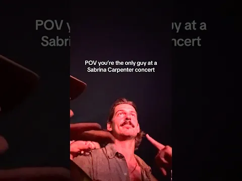 POV: You’re the only guy at a Sabrina Carpenter concert 😂 #shorts #sabrinacarpenter #concert