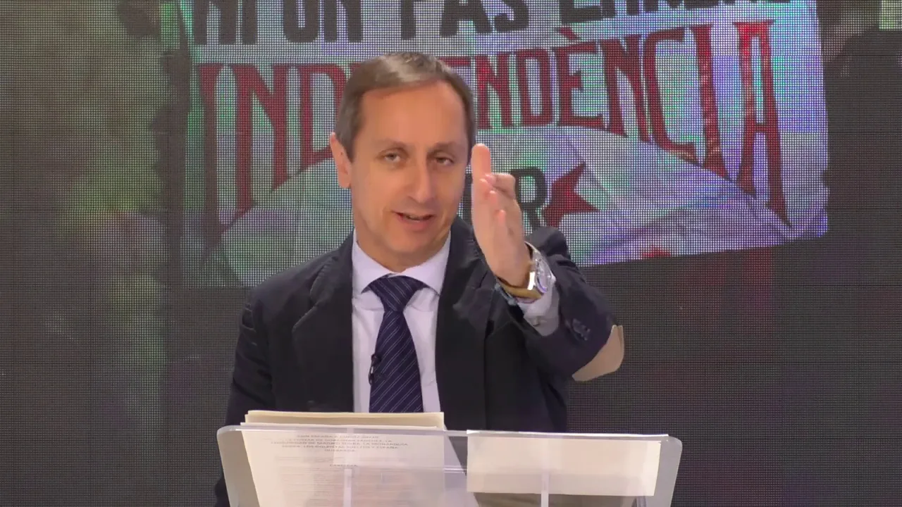 Carlos Cuesta nos cuenta las verdades de Felipe VI que incomodan a Sánchez y sus socios comunistas