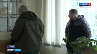 В Омске судят двух молодых людей, напавших на посетителя торгового центра