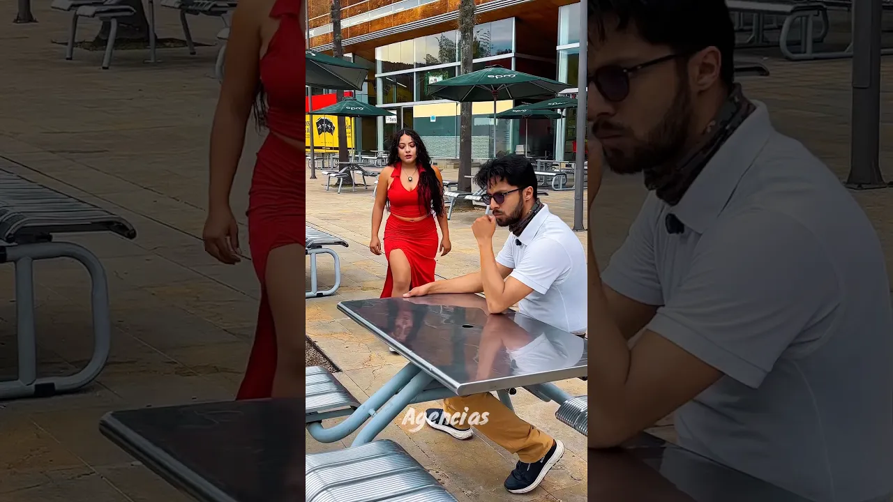 Les pidió que se salieran porque no estaban vestido de forma presentable. #ShortStory #ShortDrama poster