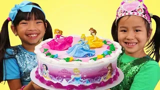 Download Emma \u0026 Jannie Pretend Play w/ Happy Princess Birthday Cake Surprise Party Toys MP3