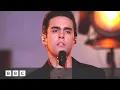 Download Lagu Stephen Sanchez performs 'Until I Found You' | The One Show - BBC