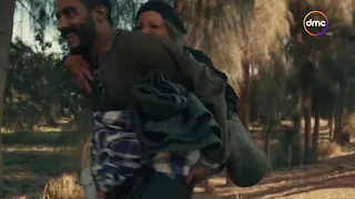 ملحمة موسى   موسى يشيل امه فوق كتافه    ركبتي قطر قبل كدا يا أمي   دندنها