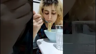 نصف شب گشنت شده نودل غذا Viral ترند چالش اینستاگرام چالش تیک تاک چالش ترند این یااون 