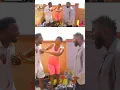 Lagu Ababio, probeer je mij te duwen?
