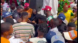 see the shocking thing that happens at davidos uncle ademola adeleke governor campaigns