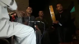 الفنان محمود الادفاوي والفنان ناصر العربي  من ليله الرمادي دندنها