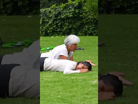 A Vero le gusta estar en el suelo jajaja