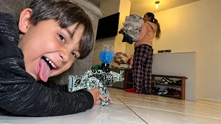 EU E O KAUÃ ATIRAMOS ESCONDIDO NA MAMÃE 