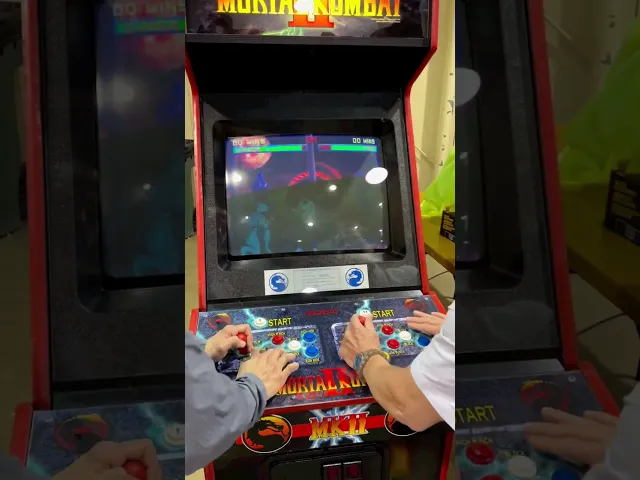 Real fight Raiden vs. Johnny Cage in Mortal Kombat 2