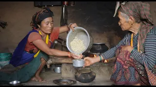 Cooking potato and lentil curry in the village.llvillagevillagelife