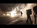 Lagu Federal agents toss flashbangs toward protestors outside federal building in Minneapolis
