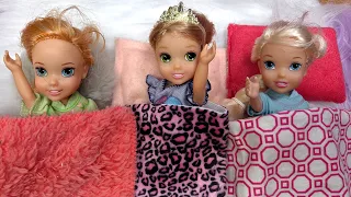 Rapunzel’s Doll Sleepover! Elsa & Anna toddlers - bedtime