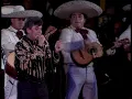 Popurrí: Me Nace del Corazón / La Muerte del Palomo / Me Nace del Corazón (En el Palacio d...