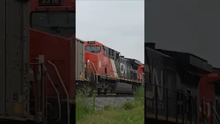 Double mid DPU separates open hoppers and manifest through Lisbon WI