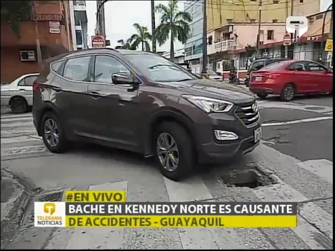 Bache en Kennedy Norte es causante de accidentes - Guayaquil