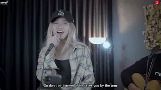 lenka trouble is a friend bersama 3 pemuda berbahaya