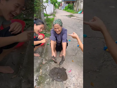 Hai anh em lừa bà cụ bốc bùn😡😡😡#shorts #shortvideo