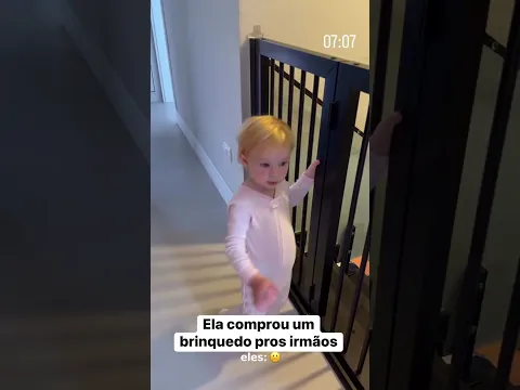 OLIVIA COMPROU UM BRINQUEDO PARA ELES: