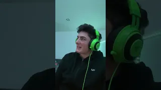 tomigains is live - Phone stream while editing
