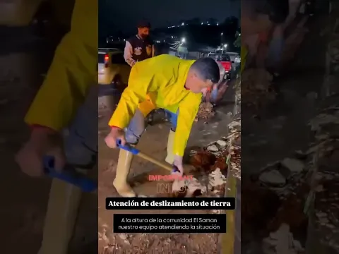 Debido a las fuertes lluvias de Anoche Sábado 22 Ago los vecinos comenzaron labores de ayuda