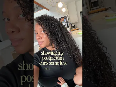 Showing my postpartum curls some love🤍