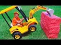 Download Lagu Tractor breaks down the walls - Vlad ride on power wheel to help kid