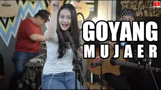 Download GOYANG MUJAER - AYU TING TING | 3PEMUDA BERBAHAYA FEAT VENI NURDAISY MP3