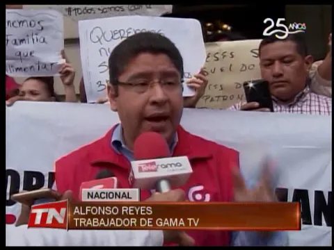 Enfrentamientos entre policías y trabajadores de Gama TV