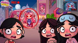 👀🧸 ¡PUSIMOS UNA CÁMARA Y DESCUBRIMOS QUÉ HACE LA MUÑECA DE NOCHE! en avatar world