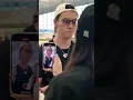 William Chan chatted with fans at Hong Kong airport.陈伟霆素颜眼镜造型出现在香港机场,准备回横店继续演张大佛爷