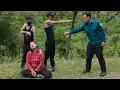 Download Lagu A kind police officer helped a single mother escape from two bad guys.Lý Tiểu Phượng 