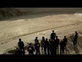 Bones 2x09-Booth And The Team Find Brennan And Hodgins