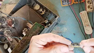 تليفزيون توشيبا 16 بوصه عيب الوان مختلطه وعيب شبوره وبهتان 