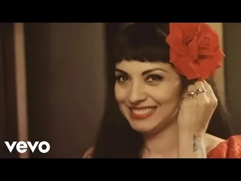 Download MP3 Mon Laferte - Mi Buen Amor (Video Oficial) ft. Enrique Bunbury