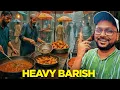 Download Lagu Heavy Rain in Lahore | Samosay, Chaat, Butt Karhai aur BBQ | Beautiful Rainy Day Street Food PK