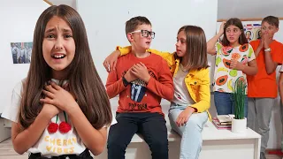 صديقته السابقة تريد تعليم حواء درس ا تفكيك الفتيات في المدرسة  صديقته السابقة تريد تعليم حواء درس ا تفكيك الفتيات في المدرسة